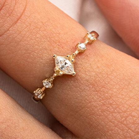 Gümüş Yüzük - Mekik Taşlı Signity Swaroski Angola Fantezi 925 Ayar Gümüş Yüzük