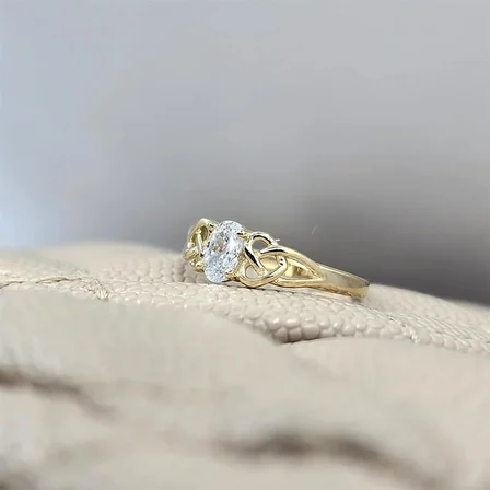 Gümüş Yüzük - 0.60 Karat Pırlanta Möntörü Swarovski Taşlı Tasarım 925 Ayar Gümüş Evlilik Yüzüğü