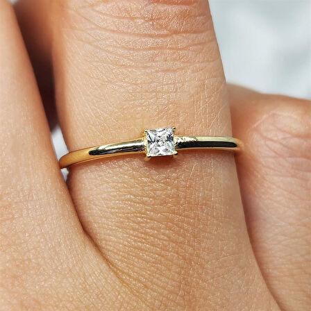 Gümüş Yüzük - Kare Tasarım Swaroski (Zirkon)Taşlı Modern Minimal Tasarım Tektaş 925 Ayar Gümüş Yüzük