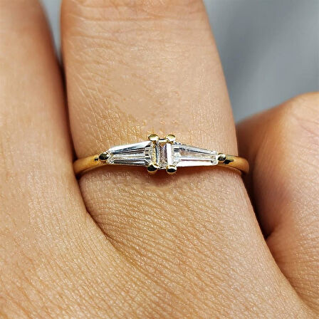 Gümüş Yüzük - Trapez Kesim Swarovski (Zirkon) Taşlı Enerji Tasarım Modern 925 Ayar Gümüş Yüzük