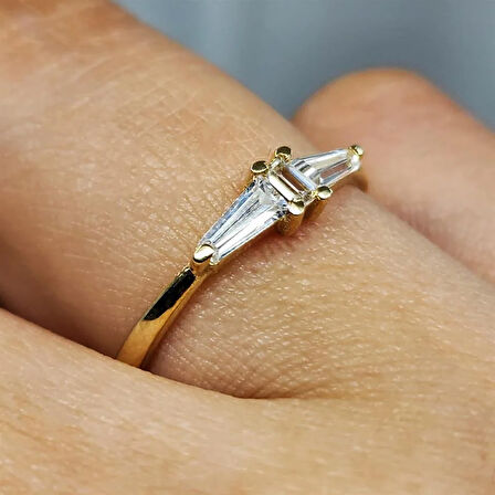 Gümüş Yüzük - Trapez Kesim Swarovski (Zirkon) Taşlı Enerji Tasarım Modern 925 Ayar Gümüş Yüzük