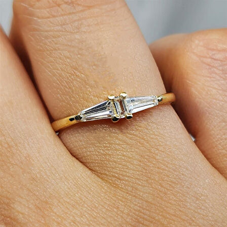 Gümüş Yüzük - Trapez Kesim Swarovski (Zirkon) Taşlı Enerji Tasarım Modern 925 Ayar Gümüş Yüzük