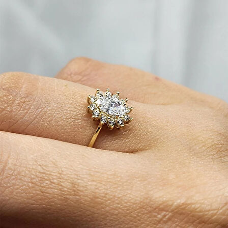 Gümüş Yüzük - 1.10 Karat Oval 0.24 Karat Swarovski Taşlı Anturajlı 925 Ayar Gümüş Hediyelik Yüzük