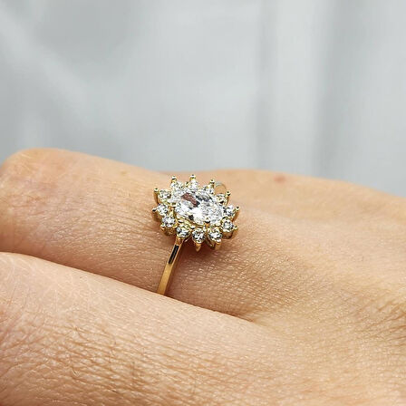 Gümüş Yüzük - 1.10 Karat Oval 0.24 Karat Swarovski Taşlı Anturajlı 925 Ayar Gümüş Hediyelik Yüzük