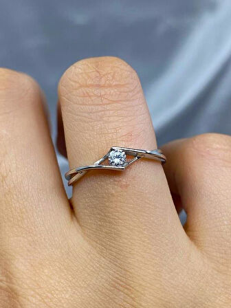 Tektaş Altın Yüzük - 8 Ayar Altın Sonsuzluk 0.50 Karat Zirkon Taşlı Minimal Tek Taş Yüzük