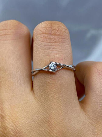 Tektaş Altın Yüzük - 8 Ayar Altın Sonsuzluk 0.50 Karat Zirkon Taşlı Minimal Tek Taş Yüzük