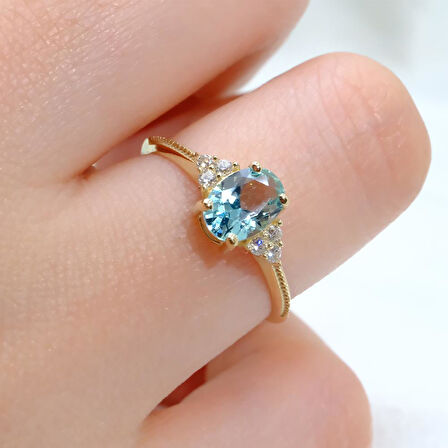 Oval Kesim Blue Topaz Yan Zirkon Taşlı Modern Tasarım 14 Ayar Altın Kadın Yüzük Günlük-Hediyelik