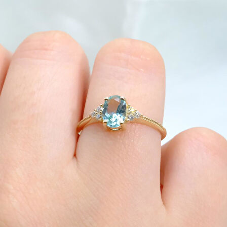 Oval Kesim Blue Topaz Yan Zirkon Taşlı Modern Tasarım 14 Ayar Altın Kadın Yüzük Günlük-Hediyelik