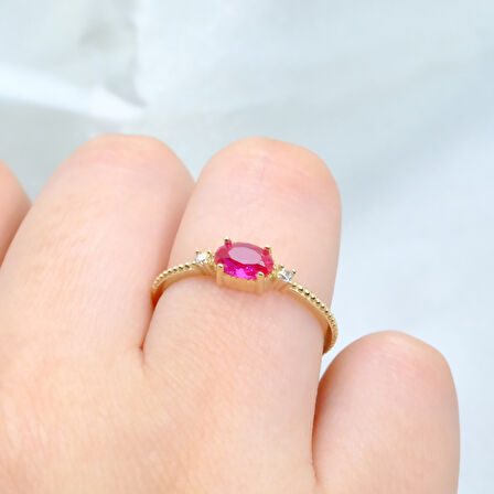 Oval Kesim Yakut Taşı Yan Zirkon Taşlı Modern Tasarım 14 Ayar Altın Yüzük Tektaş Günlük-Hediyelik