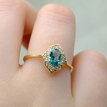 Mavi Topaz Oval Kesim Yan Zirkon Taşlı Modern Tasarım 14 Ayar Altın Yüzük Tektaş Günlük-Hediyelik
