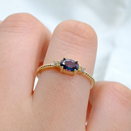 Mistik Topaz Oval Kesim Yan Zirkon Taşlı Modern 14 Ayar Altın Kadın Tektaş Yüzük Günlük-Hediyelik