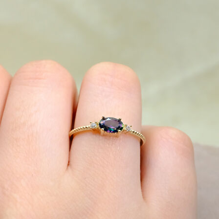 Mistik Topaz Oval Kesim Yan Zirkon Taşlı Modern 14 Ayar Altın Kadın Tektaş Yüzük Günlük-Hediyelik