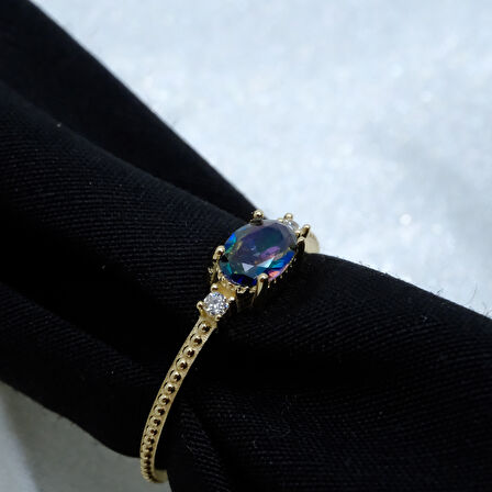 Mistik Topaz Oval Kesim Yan Zirkon Taşlı Modern 14 Ayar Altın Kadın Tektaş Yüzük Günlük-Hediyelik
