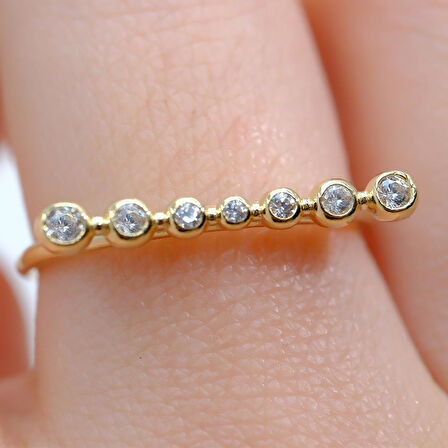 Sıra Taşlı Çerceveli Swarovski Taşlı 925 Ayar Gümüş Kadın Yüzük