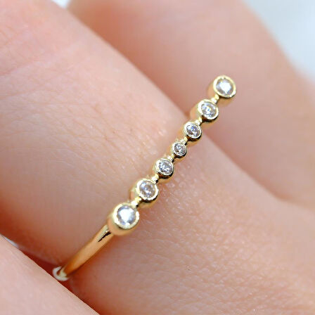 Sıra Taşlı Çerceveli Swarovski Taşlı 925 Ayar Gümüş Kadın Yüzük