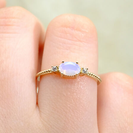 Oval Kesim Kuvars Taşı Yan Zirkon Taşlı Modern Tasarım 925 Ayar Gümüş Yüzük Tektaş Günlük-Hediyelik