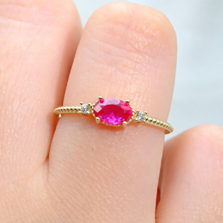 Oval Kesim Yakut Taşı Yan Zirkon Taşlı Modern Tasarım 925 Ayar Gümüş Yüzük Tektaş Günlük-Hediyelik