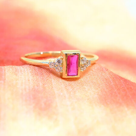 Baget Kesim Pembe Safir Yan Zirkon Taşlı Modern Tasarım 925 Ayar Gümüş Yüzük Tektaş Günlük-Hediyelik