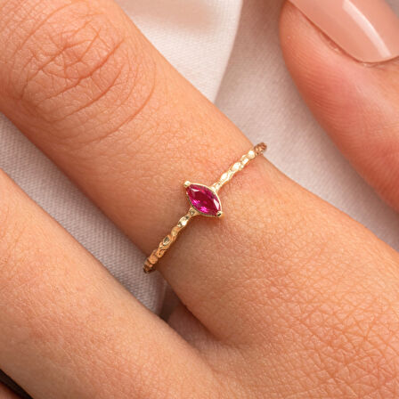 Gümüş Yüzük - Ruby Taşlı El Yapımı Dövülü Eskitme Minimal Tasarım Tektaş 925 Ayar Gümüş Yüzük