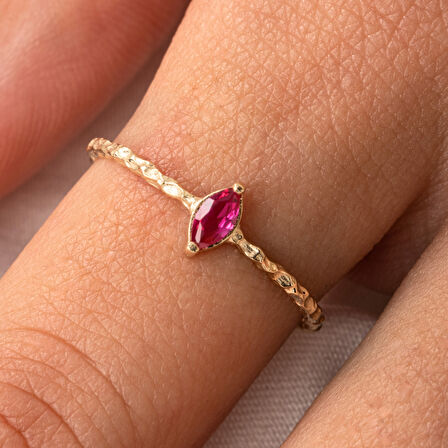 Gümüş Yüzük - Ruby Taşlı El Yapımı Dövülü Eskitme Minimal Tasarım Tektaş 925 Ayar Gümüş Yüzük