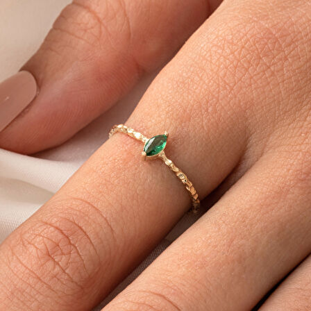 Gümüş Yüzük - Zümrüt Taşlı El Yapımı Dövülü Eskitme Minimal 925 Ayar Gümüş Yüzük