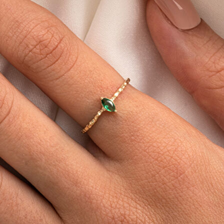 Gümüş Yüzük - Zümrüt Taşlı El Yapımı Dövülü Eskitme Minimal 925 Ayar Gümüş Yüzük