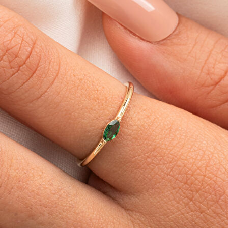 Gümüş Yüzük - Zümrüt Taşlı Minimal Tasarım Tektaş Kadın 925 Ayar Gümüş Yüzük