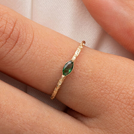 Gümüş Yüzük - Zümrüt Taşlı Minimal Tasarım Gündelik Tektaş 925 Ayar Gümüş Yüzük