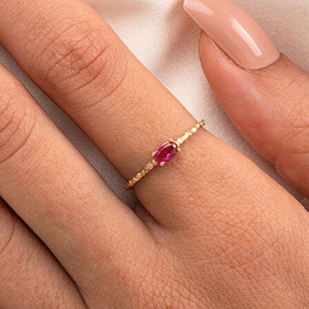 Gümüş Yüzük - Ruby Taşlı Dövülü Eskitme Minimal Tasarım Tektaş 925 Ayar Gümüş Yüzük