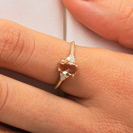 Altın Yüzük - 0.10 Karat Pırlanta Taşlı Oval Kesim Zultanit Taşlı Modern Tasarım 14 Ayar Altın Yüzük