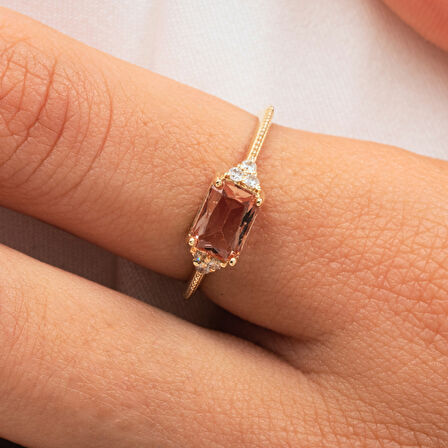 Altın Yüzük-0.09 Karat Pırlanta Taşlı Zümrüt Kesim Zultanit Taşlı Modern Tasarım 14 Ayar Altın Yüzük