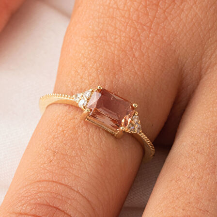 Altın Yüzük-0.09 Karat Pırlanta Taşlı Zümrüt Kesim Zultanit Taşlı Modern Tasarım 14 Ayar Altın Yüzük