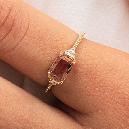 Altın Yüzük-0.09 Karat Pırlanta Taşlı Zümrüt Kesim Zultanit Taşlı Modern Tasarım 14 Ayar Altın Yüzük