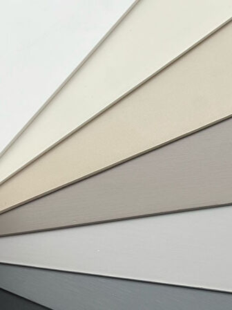 Beyaz Redektörlü Kurdelalı Ahşap Jaluzi