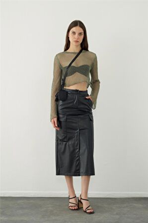 Siyah Deri Görünümlü Cep Detaylı Midi Etek