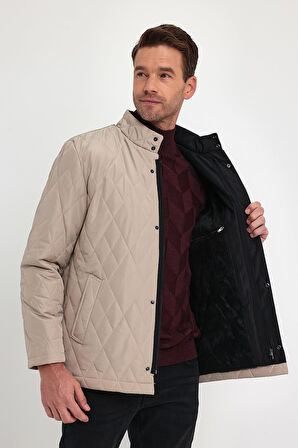 Erkek Krem Standart Fit Normal Kesim İçi Kürklü Dik Yaka Çıtçıtlı Dolgulu Desenli Overcoat
