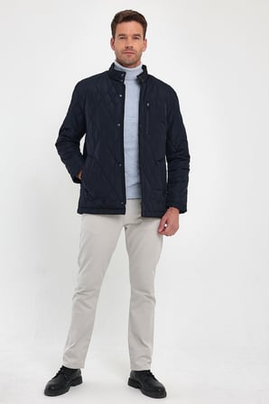 Erkek Lacivert Standart Fit Normal Kesim İçi Kürklü Dik Yaka Çıtçıtlı Dolgulu Desenli Overcoat