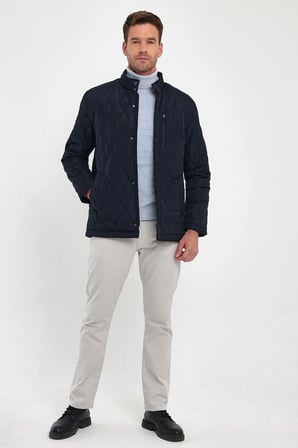Erkek Lacivert Standart Fit Normal Kesim İçi Kürklü Dik Yaka Çıtçıtlı Dolgulu Desenli Overcoat