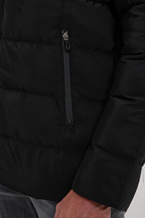 Erkek Siyah Standart Fit Normal Kesim İçi Kürklü Çıkmalı Kapüşon Dik Yaka Mont