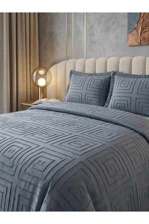 Premium Kabartma Dokulu Royal Model Çift Kişilik Yatak Örtüsü – 2 Adet Yastık Kılıfı Dahil 250 x 260