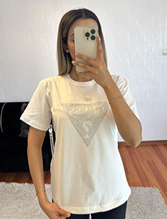 Marka Muadil Üçgen Taş Baskı T-Shirt Beyaz