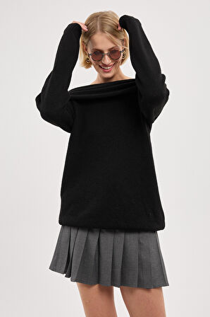 KADIN SİYAH OMZU AÇIK İNCİ DETAYLI YUMOŞ TRİKO KAZAK