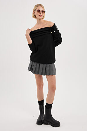 KADIN SİYAH OMZU AÇIK İNCİ DETAYLI YUMOŞ TRİKO KAZAK