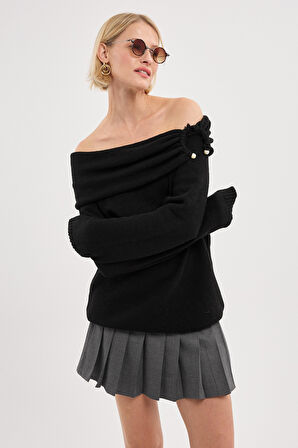 KADIN SİYAH OMZU AÇIK İNCİ DETAYLI YUMOŞ TRİKO KAZAK