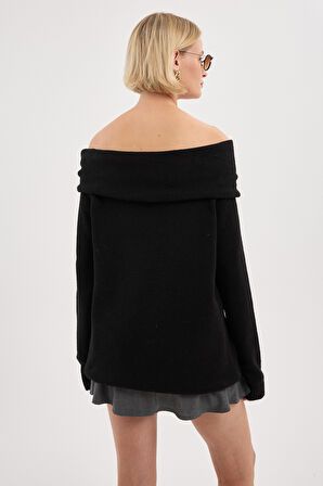 KADIN SİYAH OMZU AÇIK İNCİ DETAYLI YUMOŞ TRİKO KAZAK