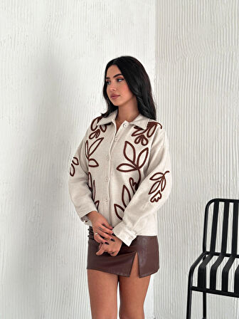 KADIN KREM YAPRAK SÜZENE İŞLEMELİ KAŞE CEKET GÖMLEK