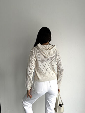 KADIN EKRU KAPÜŞONLU BAĞCIKLI BAKLAVA DESEN TRİKO BLUZ 