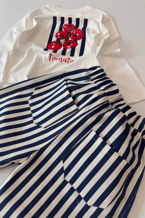 Erkek Çocuk Domates Baskılı Sweatshirt ve Çizgili Gabardin Pantolon