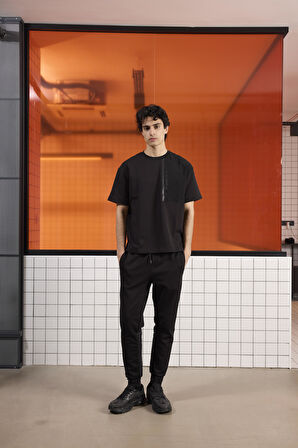 Bisiklet Yaka Göğsü Garni ve Baskı Detaylı Erkek T-shirt