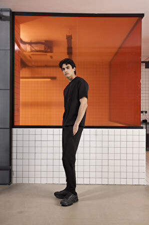 Bisiklet Yaka Göğsü Garni ve Baskı Detaylı Erkek T-shirt